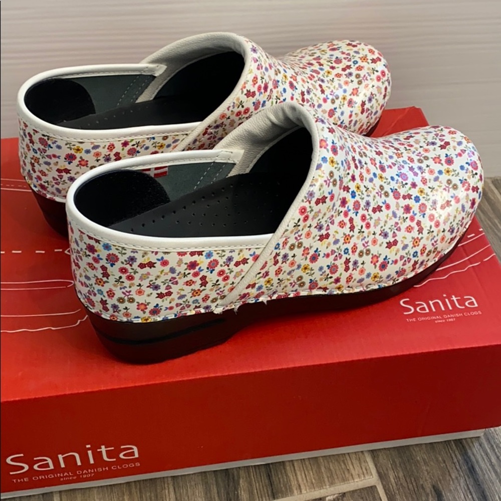 Sanita clogs
